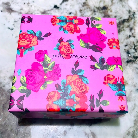 Betsey Johnson Rainbow Hearts & Stars Paperclip chain necklace - Picture 2 of 3